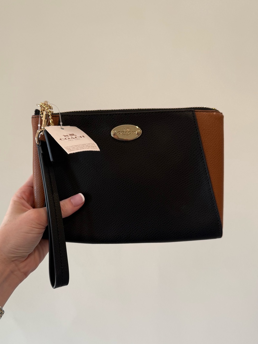 NWT Original Receipt Coach Black and Brown Pebble Leather Wristlet